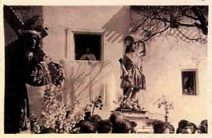 plaza.jpg (201559 bytes)