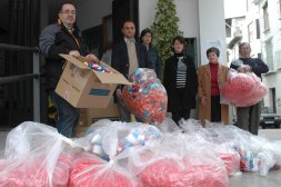 Lanjar�n re�ne 500 kilos de tapones para discapacitados