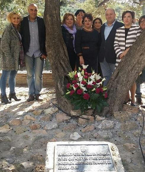 Homenajean a v�ctimas del franquismo en El Valle 